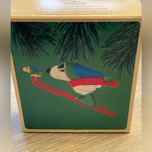 Vintage 1984 Hallmark keepsake ornament - Snoopy and Woodstock, Peanuts.